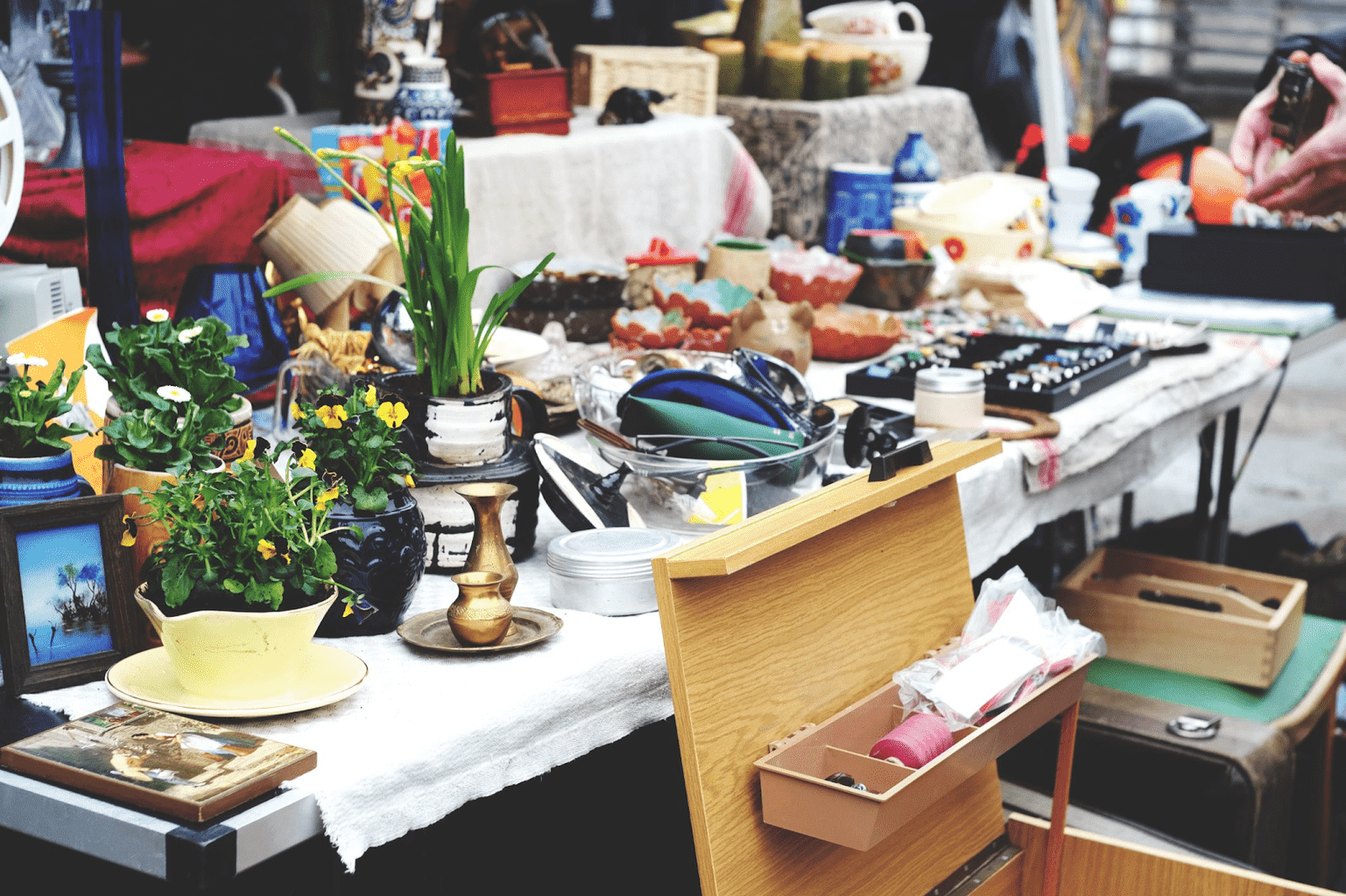 garage-sale-tips-and-tricks-1